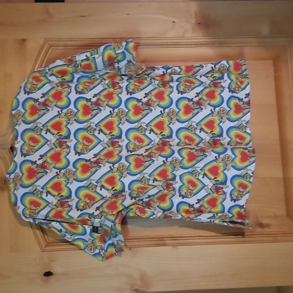 White scrub top with dogs and hearts - Picture 2 of 3